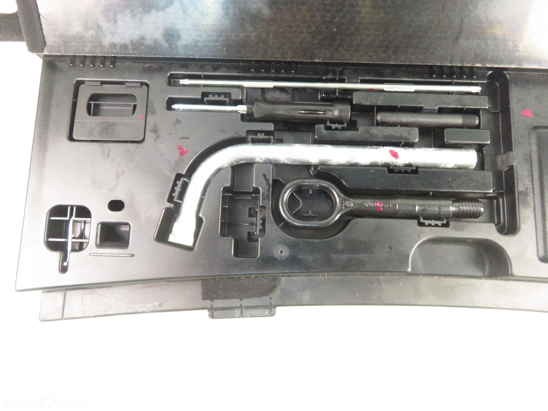 WYKŁADZINA DYWAN SCHOWEK Z BAGAŻNIKA Z KLUCZAMI AUDI A4 B8 8K9861529B - 13