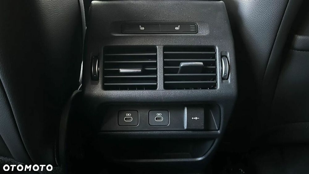 Land Rover Discovery Sport 2.0 D200 mHEV R-Dynamic SE - 11