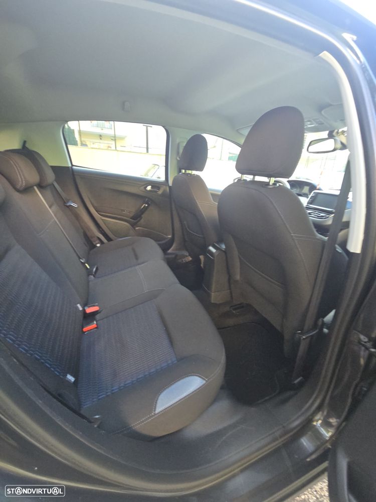 Peugeot 208 1.4 VTi Allure - 21