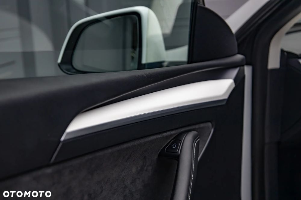Tesla Model Y - 26