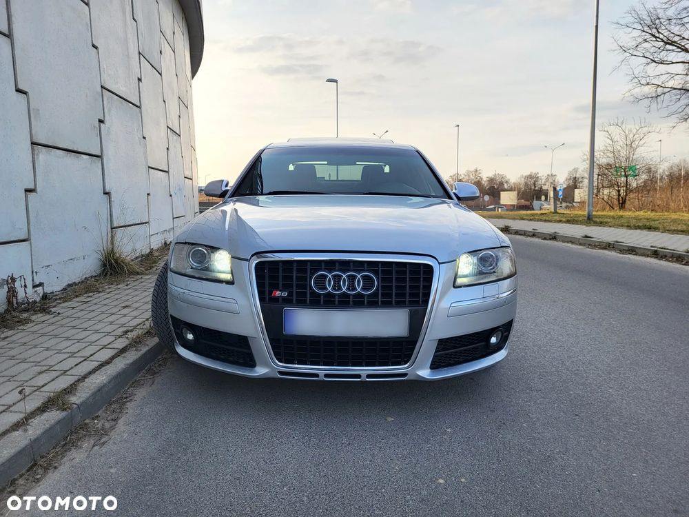 Audi S8 - 2