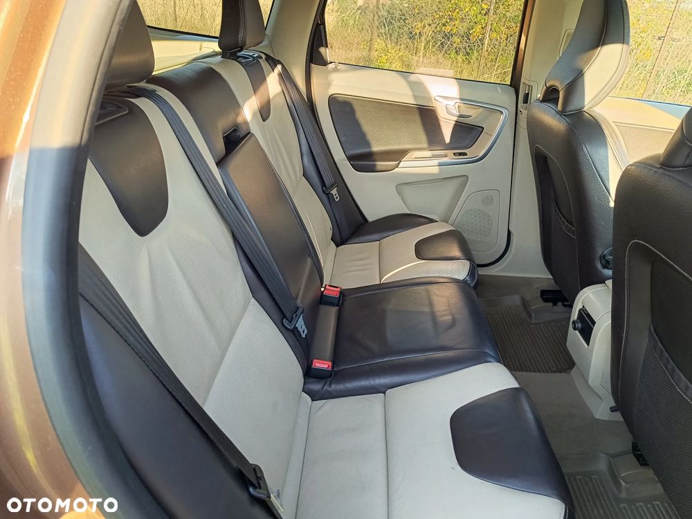 Volvo XC 60 D4 R-Design Momentum - 16