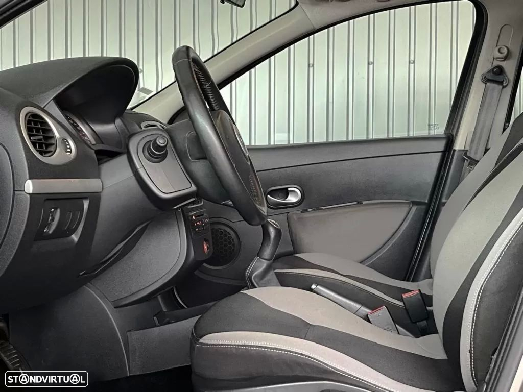 Renault Clio Break 1.2 16V Confort - 25