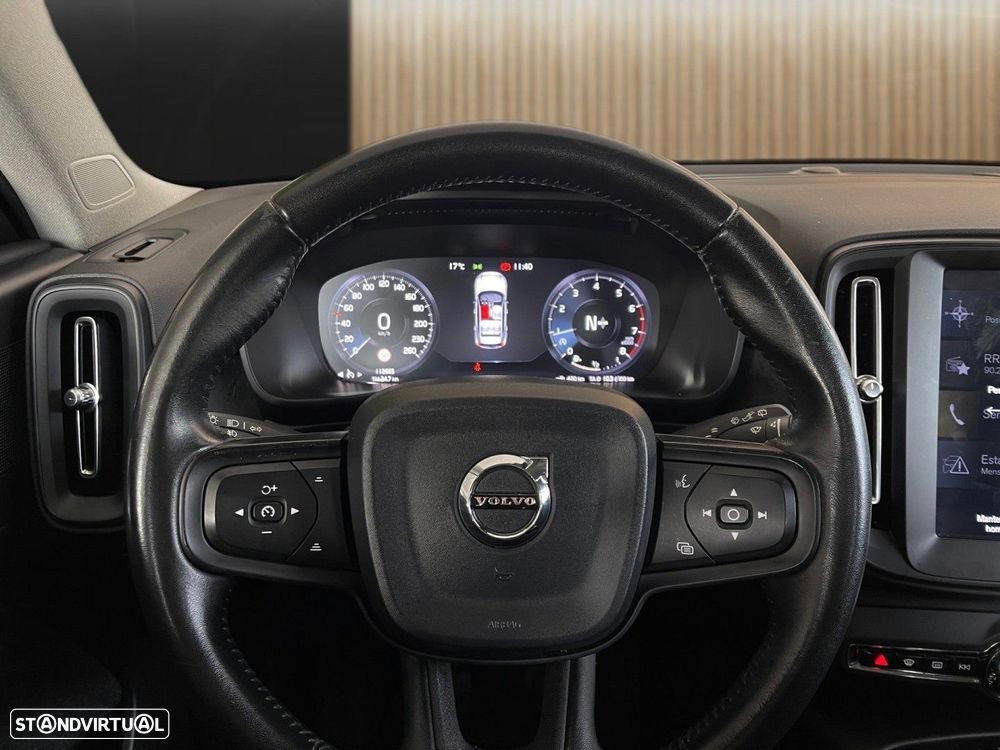 Volvo XC 40 1.5 T3 Momentum Tech Edition - 3