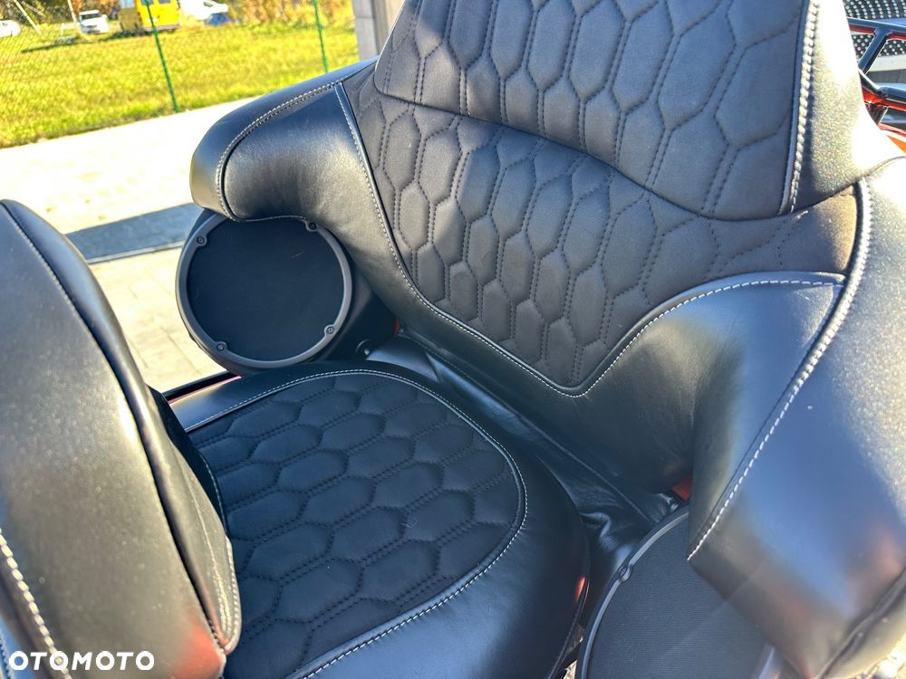 Harley-Davidson Touring Road Glide - 22