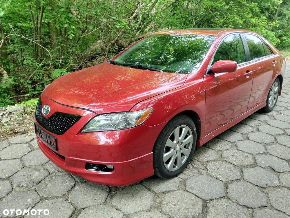 Toyota Camry - 1