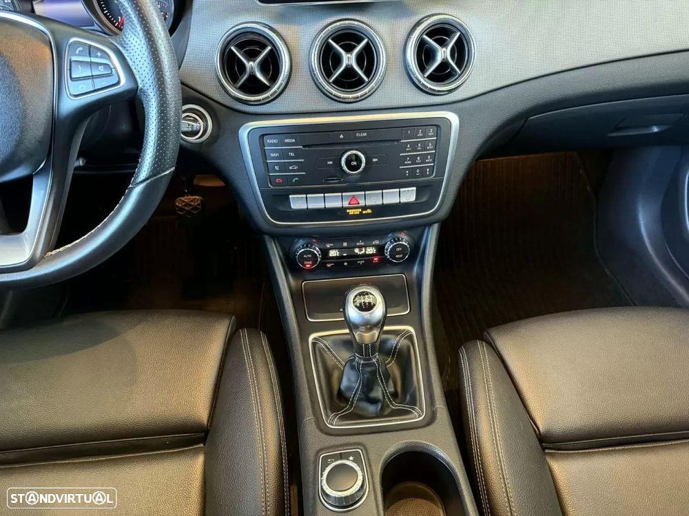 Mercedes-Benz CLA 180 d Shooting Brake Urban - 18