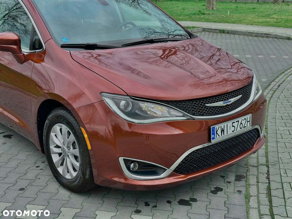 Chrysler Pacifica - 5