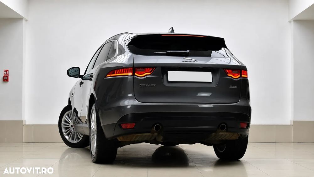 Jaguar F-Pace P250 AWD SE - 4