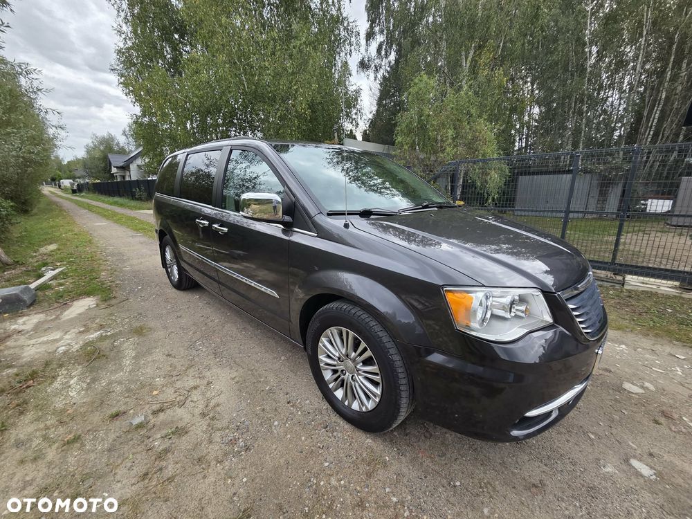 Chrysler Town & Country 3.6 Limited - 8
