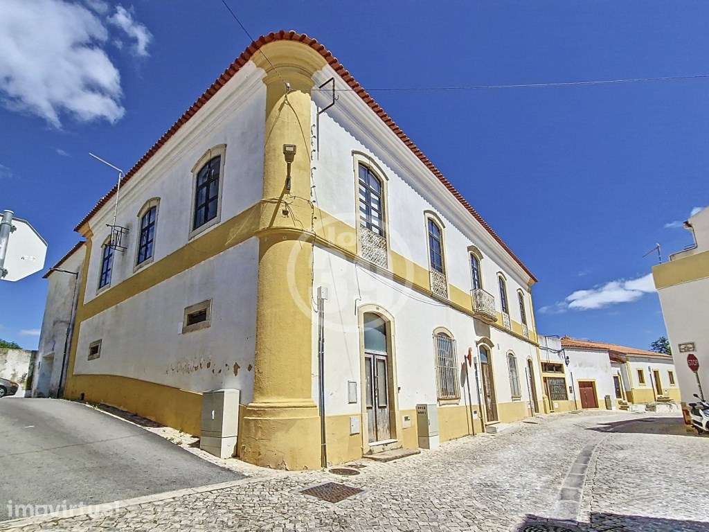 Prédio antigo para requalificação no centro de Pêra, com enorme pot... - Grande imagem: 4/60