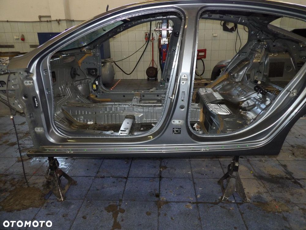 PRÓG LEWY Z10B OPEL INSIGNIA B HATCHBACK LIFTBACK - 1
