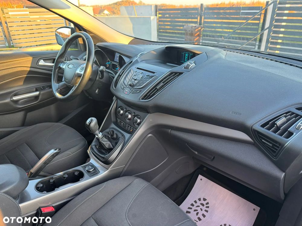 Ford Kuga 1.6 EcoBoost 2x4 Titanium - 17