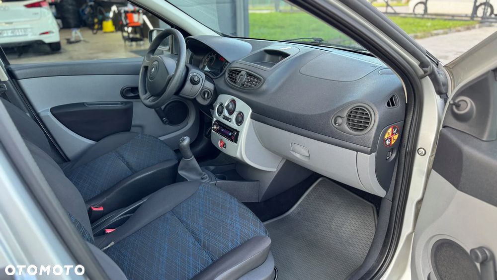 Renault Clio 1.2 16V Authentique - 17