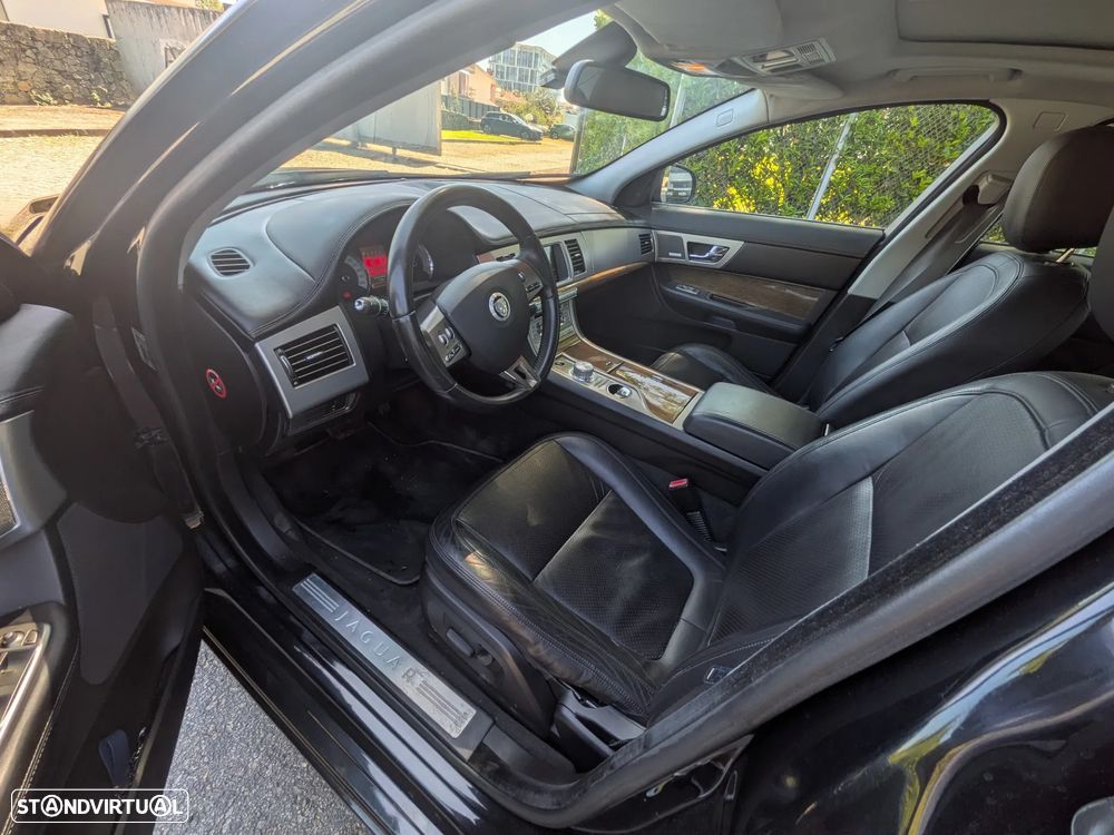 Jaguar XF 2.7 D V6 Premium Luxury - 8
