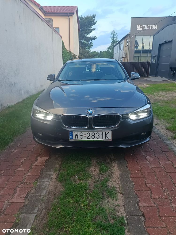 BMW Seria 3 318d - 32