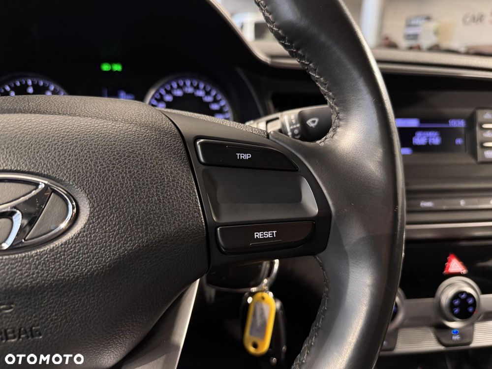 Hyundai Elantra - 19