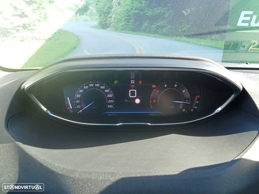 Peugeot 3008 1.5 BlueHDi Allure EAT8 - 18