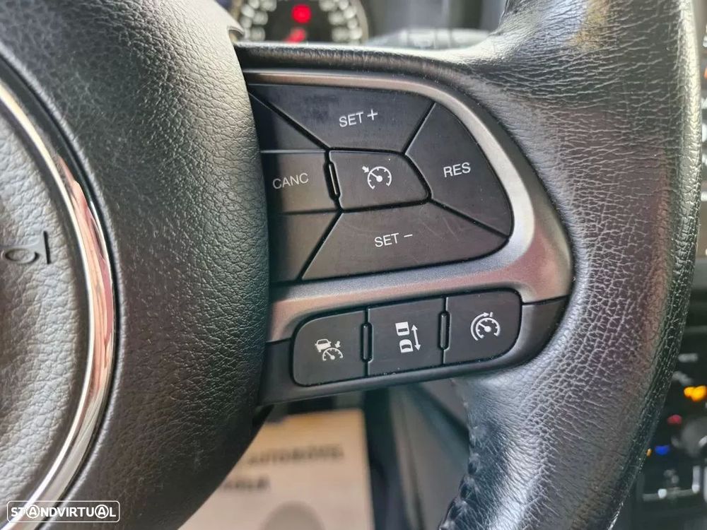Jeep Renegade 1.0 T Limited - 32