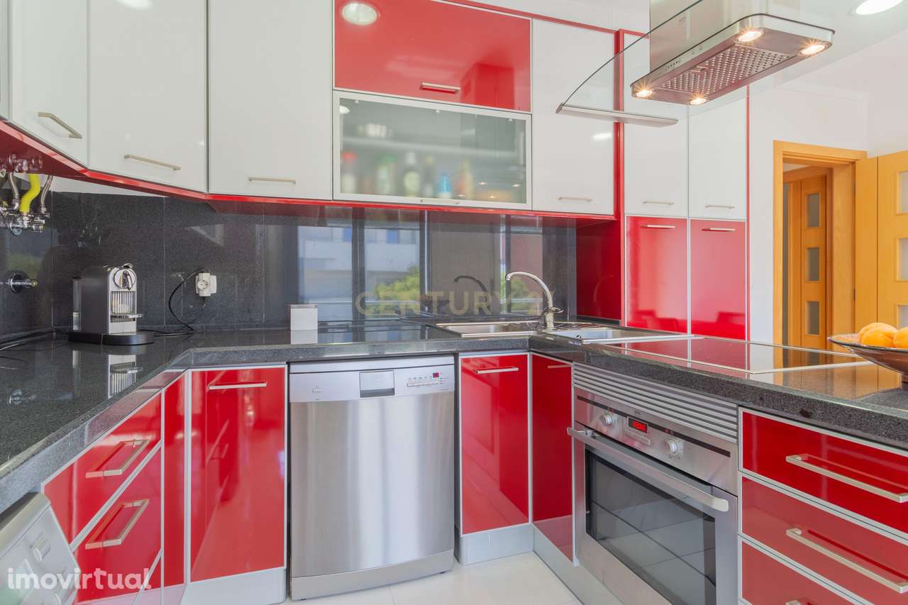 Amplo apartamento com 4 Assoalhadas e garagem,  na Quinta do Bom Retir - Grande imagem: 3/46