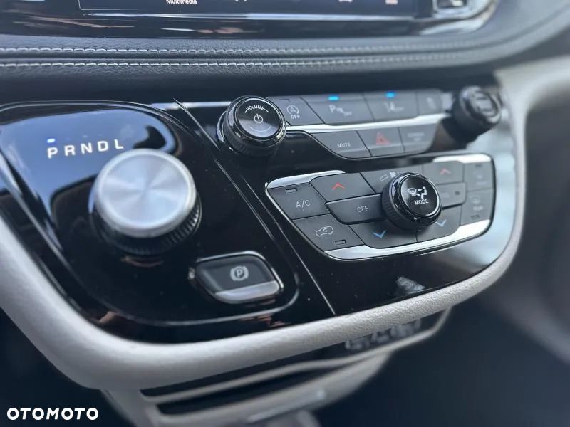 Chrysler Pacifica - 18