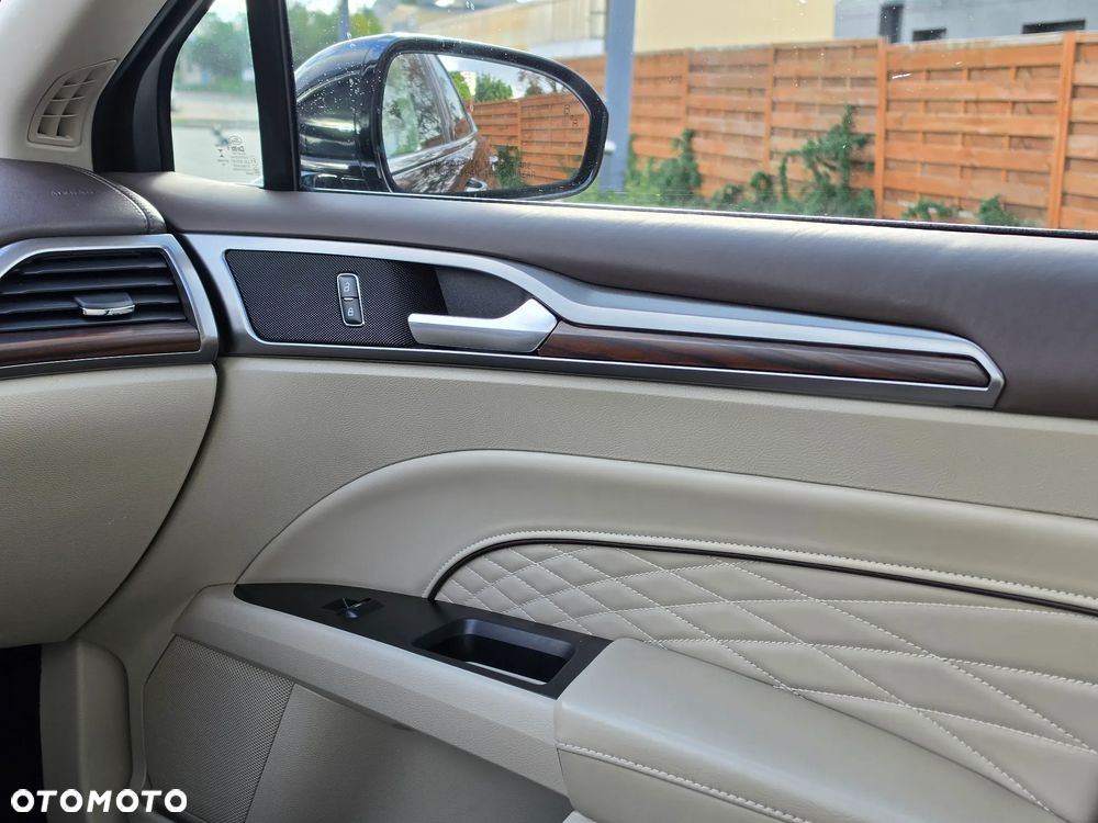 Ford Fusion - 24