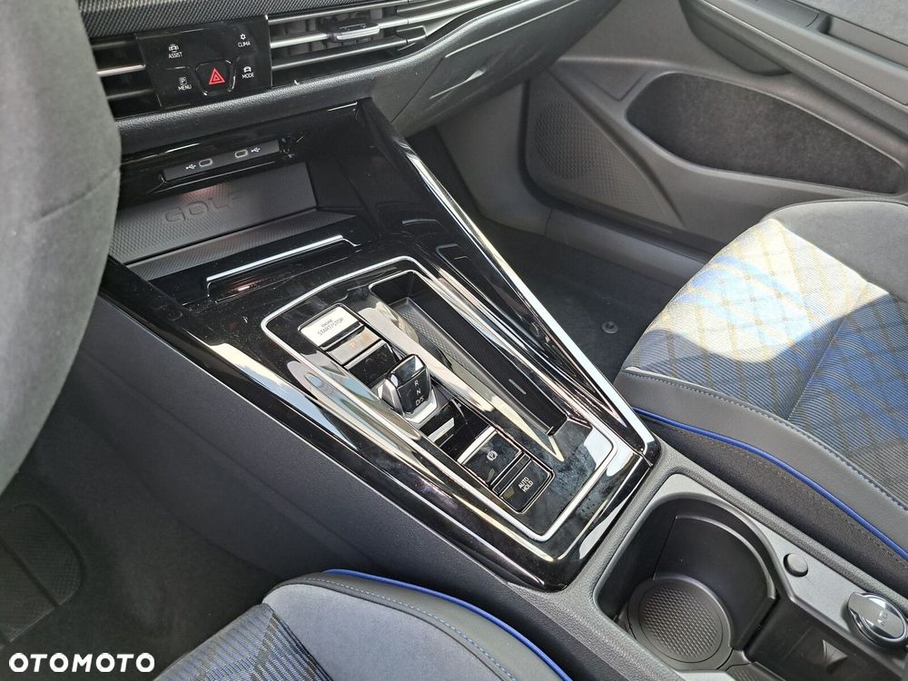 Volkswagen Golf - 21