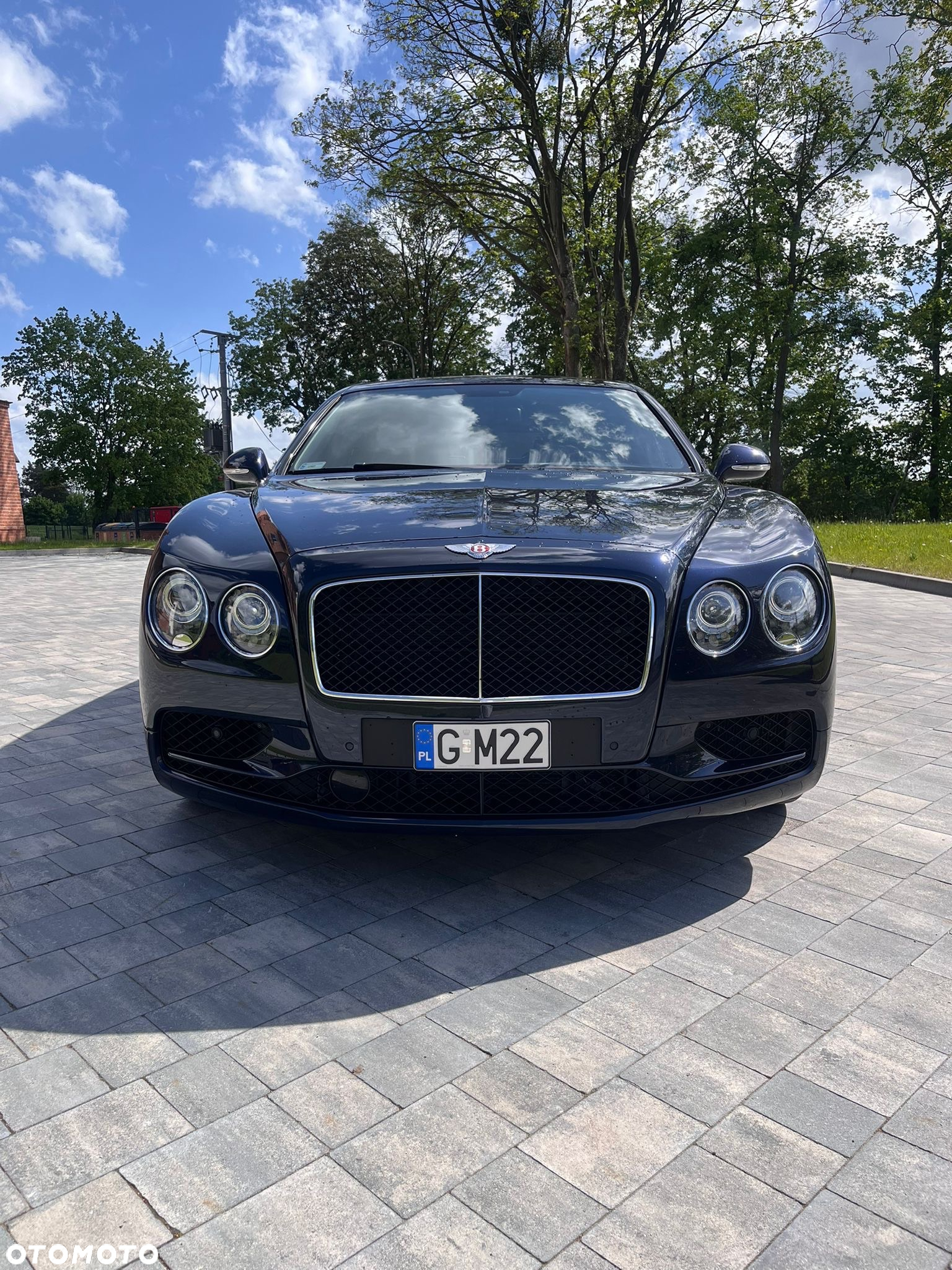 Bentley Flying Spur V8 S - 12
