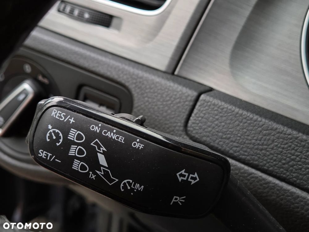 Volkswagen Golf 1.6 TDI BlueMotion Technology Cup - 31