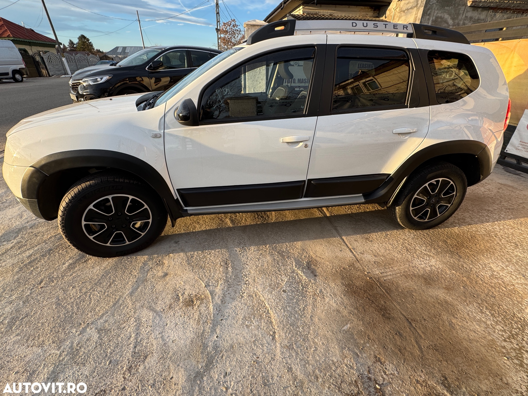 Dacia Duster dCi 110 FAP 4x4 Blackshadow - 4