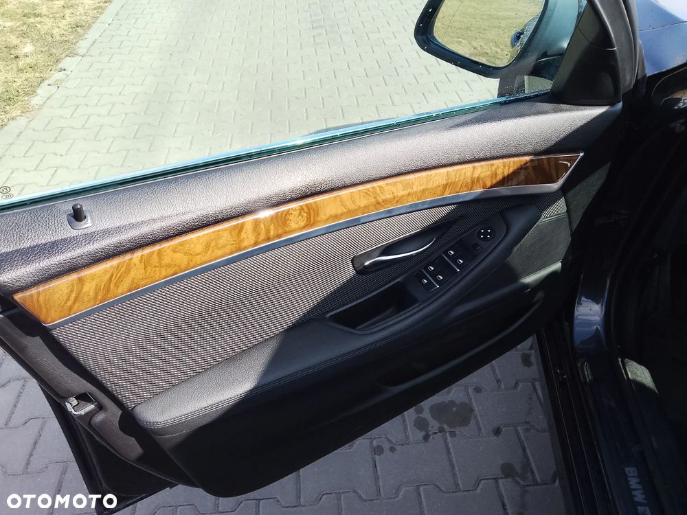 BMW Seria 5 523i - 22