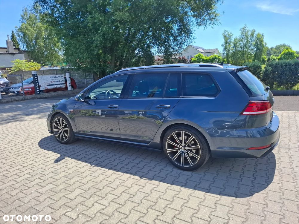 Volkswagen Golf - 22