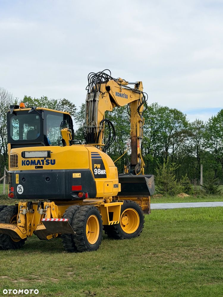 Komatsu 4x4x4 ramię łamane Koparka kołowa KOMATSU  PW98MR-8 10ton 4x4x4 ośki skrętne Ramię 3x łamane BEZ DPF i ADBLUE 4 cyl dodatkowe wyjścia hydr Pług Podpory 2012 szybka zwinna Prosto z importu 1 właściciel Cat TEREX Liebherr Wacker Pw 98 Mr 8 11 - 7