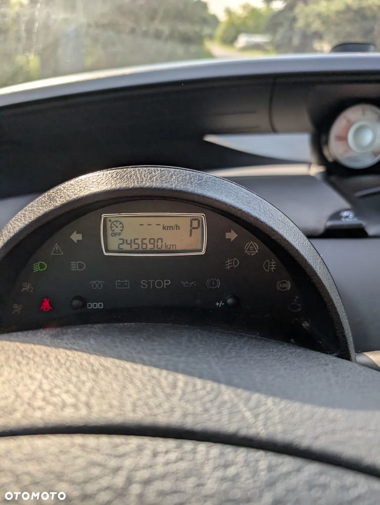Peugeot 807 HDi 170 Bi-Turbo Automatik Premium - 11