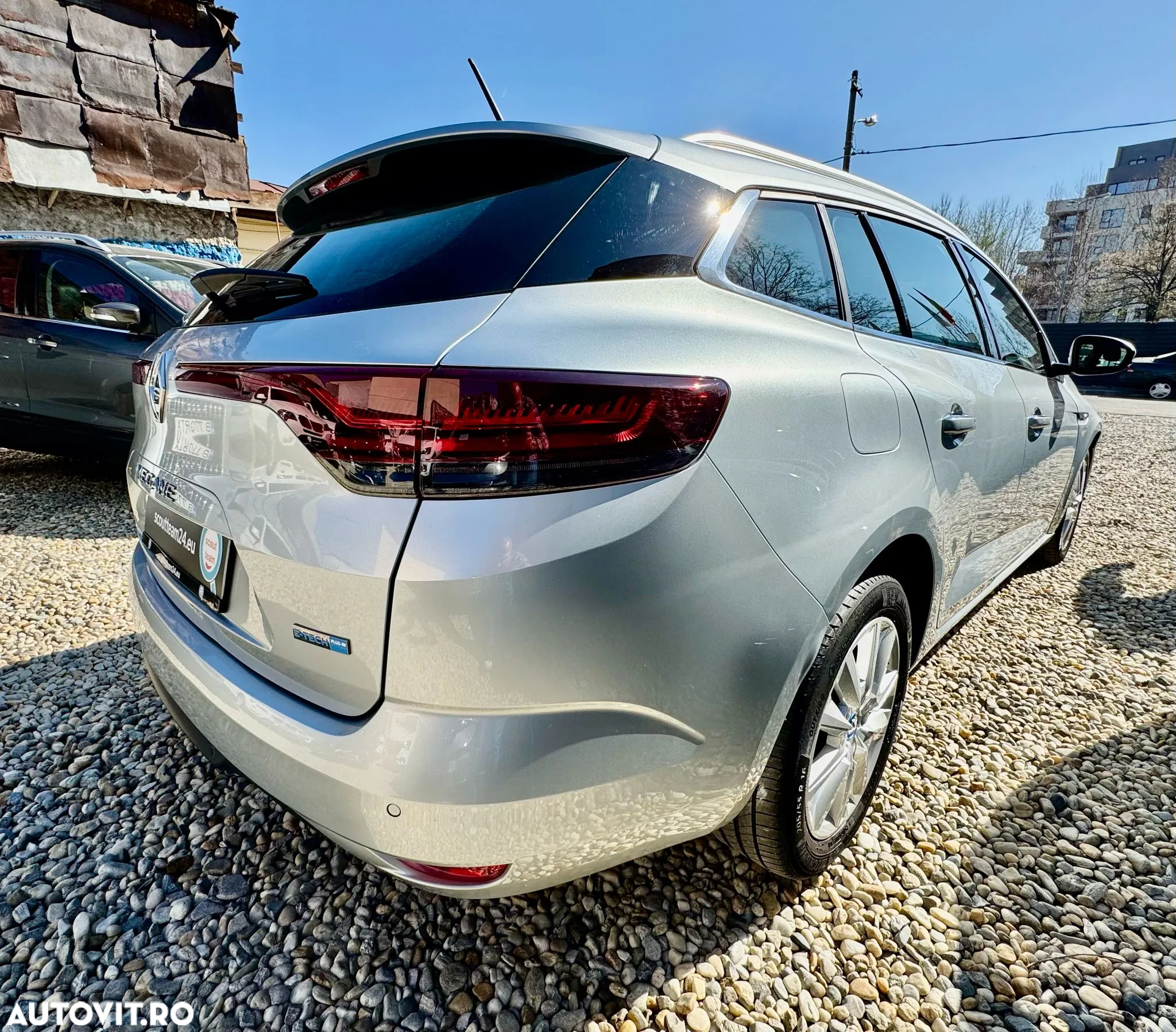 Renault Megane Grandtour E-TECH Plug-in 160 BUSINESS EDITION - 4