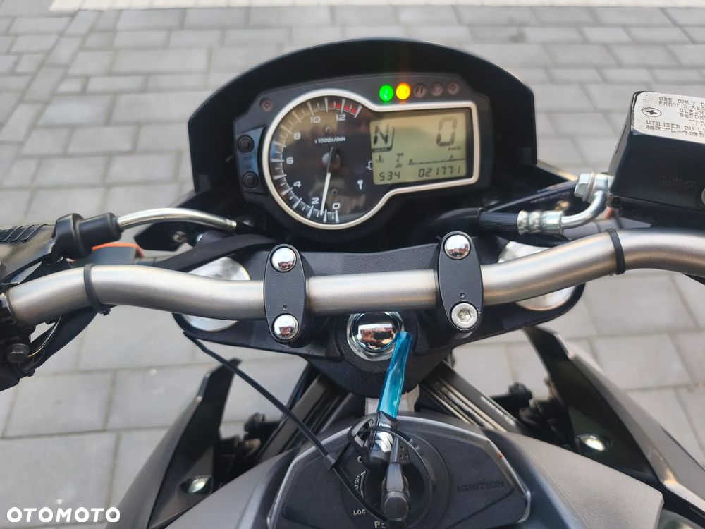 Suzuki GSR - 25