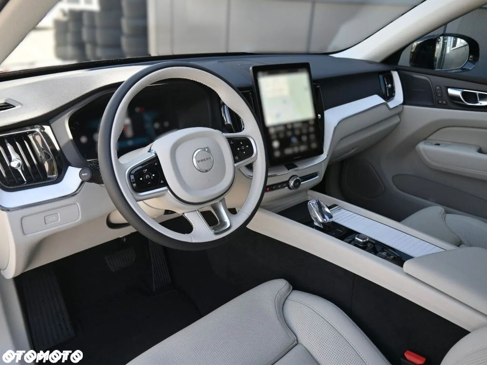 Volvo XC 60 B5 B AWD Plus Dark - 4