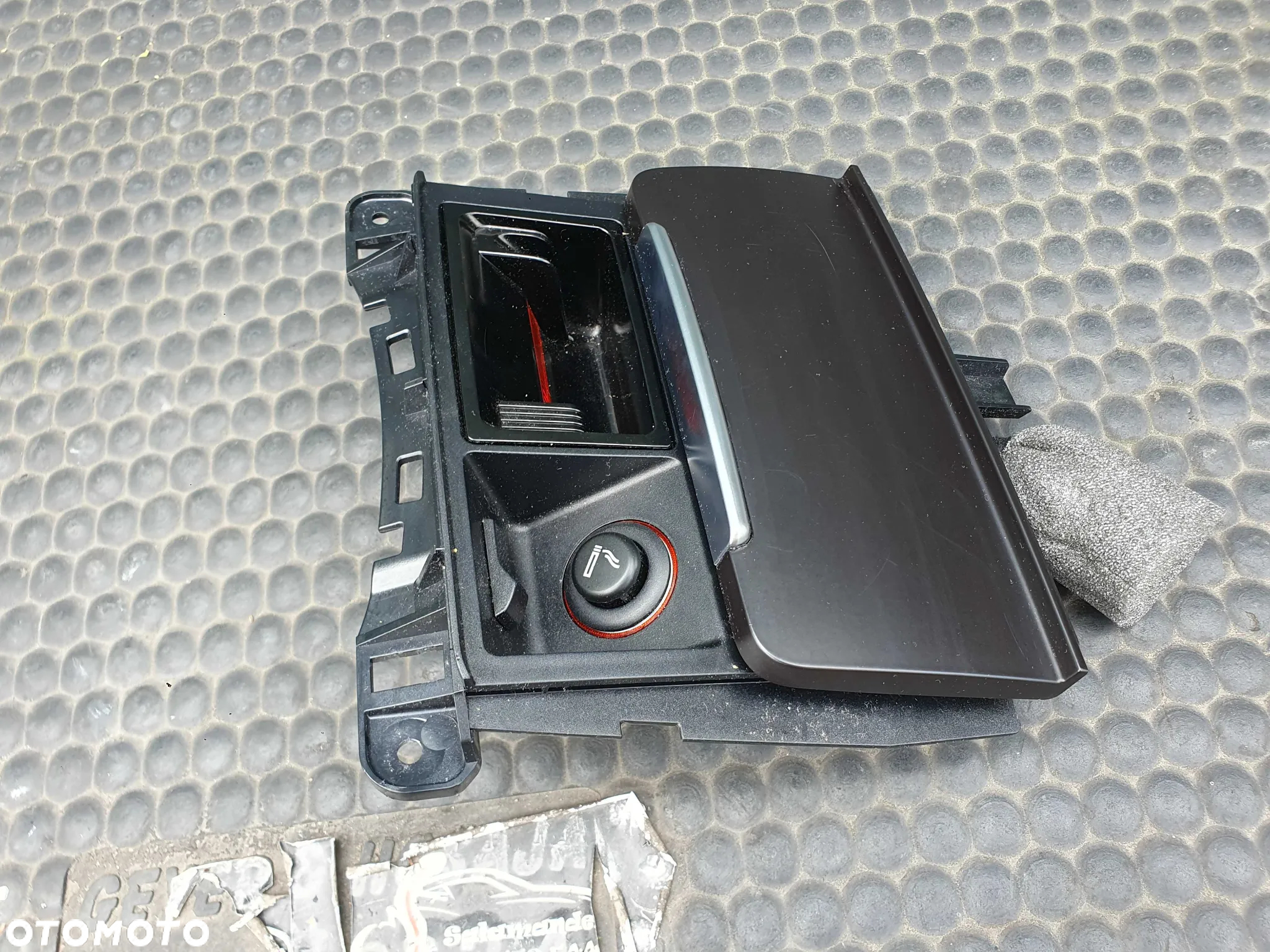 Popielniczka 8K0857951 Klapka Zapalniczka Wklad Czarna Audi A4 B8 A5 Q5 - 16