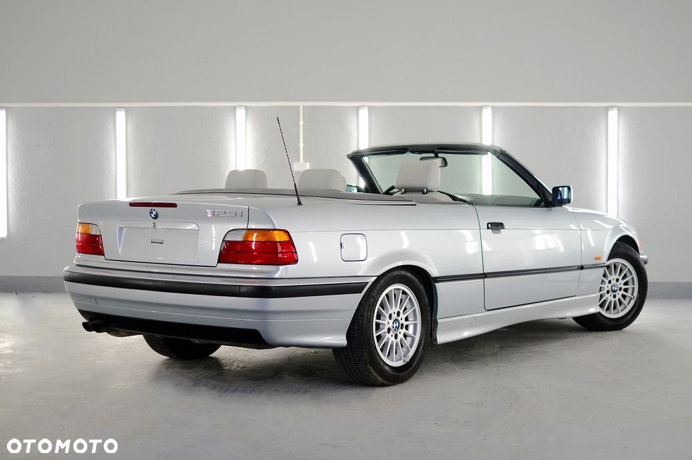 BMW Seria 3 323i - 6