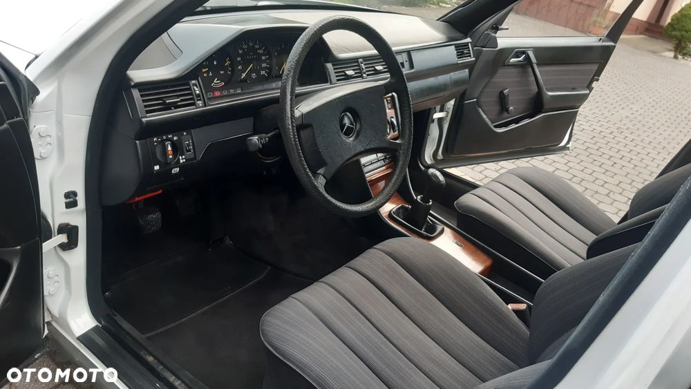 Mercedes-Benz W124 (1984-1993) - 12