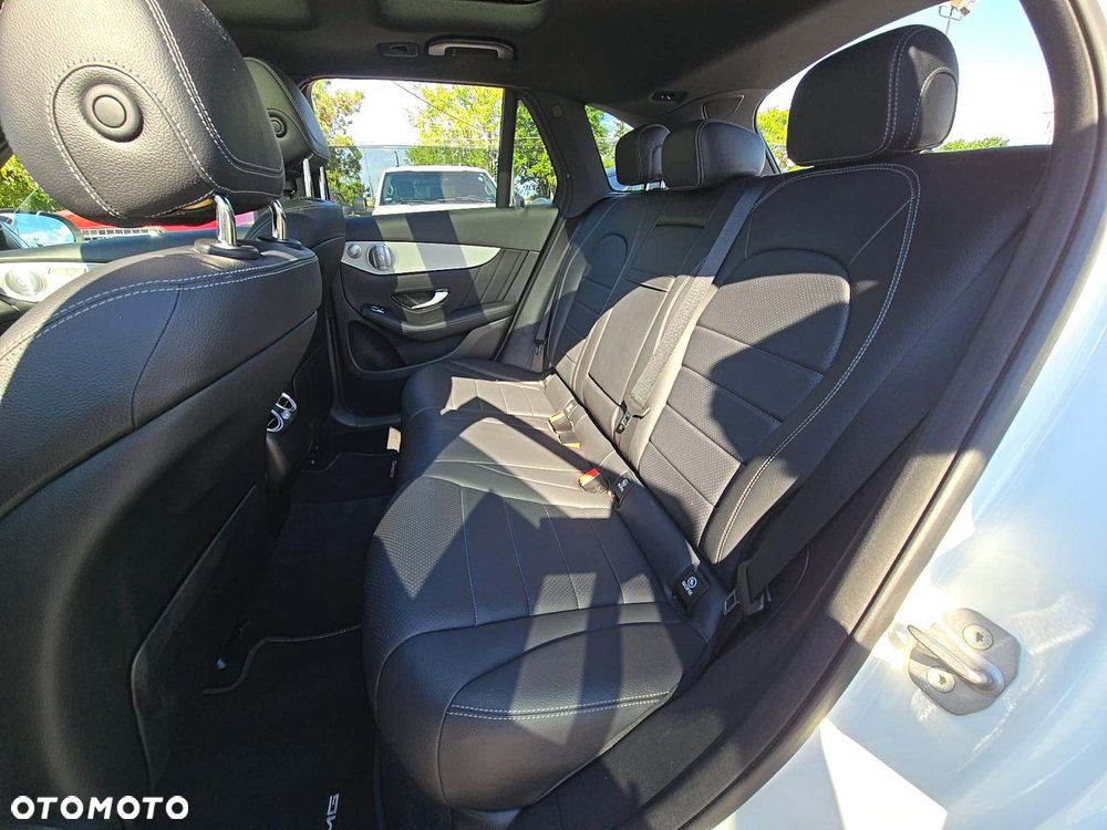 Mercedes-Benz GLC 300 4Matic 9G-TRONIC AMG Line - 9