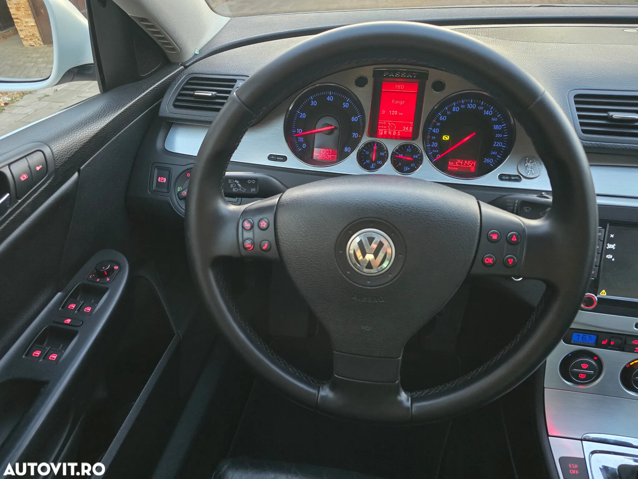 Volkswagen Passat - 11