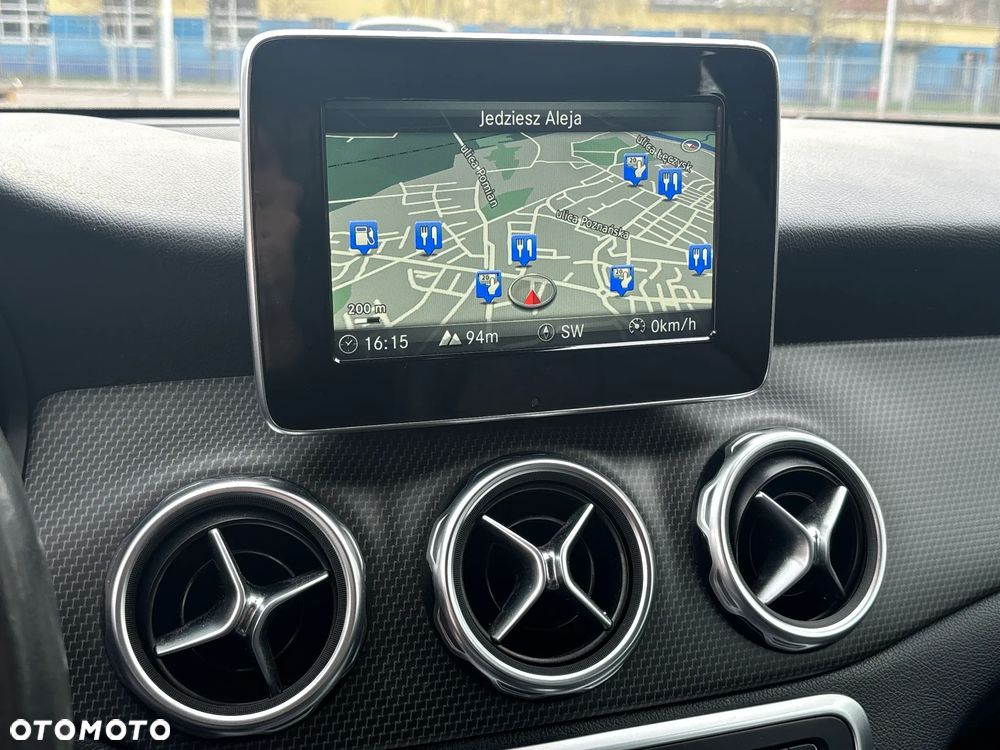 Mercedes-Benz GLA - 30