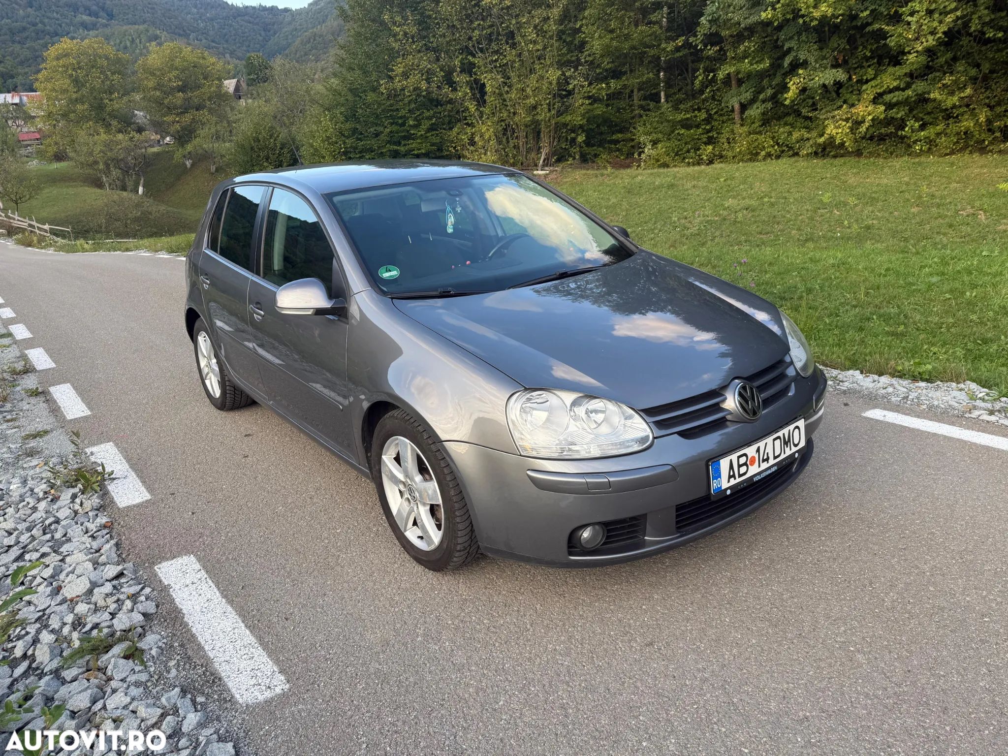 Volkswagen Golf 1.4 TSI Highline DSG - 1