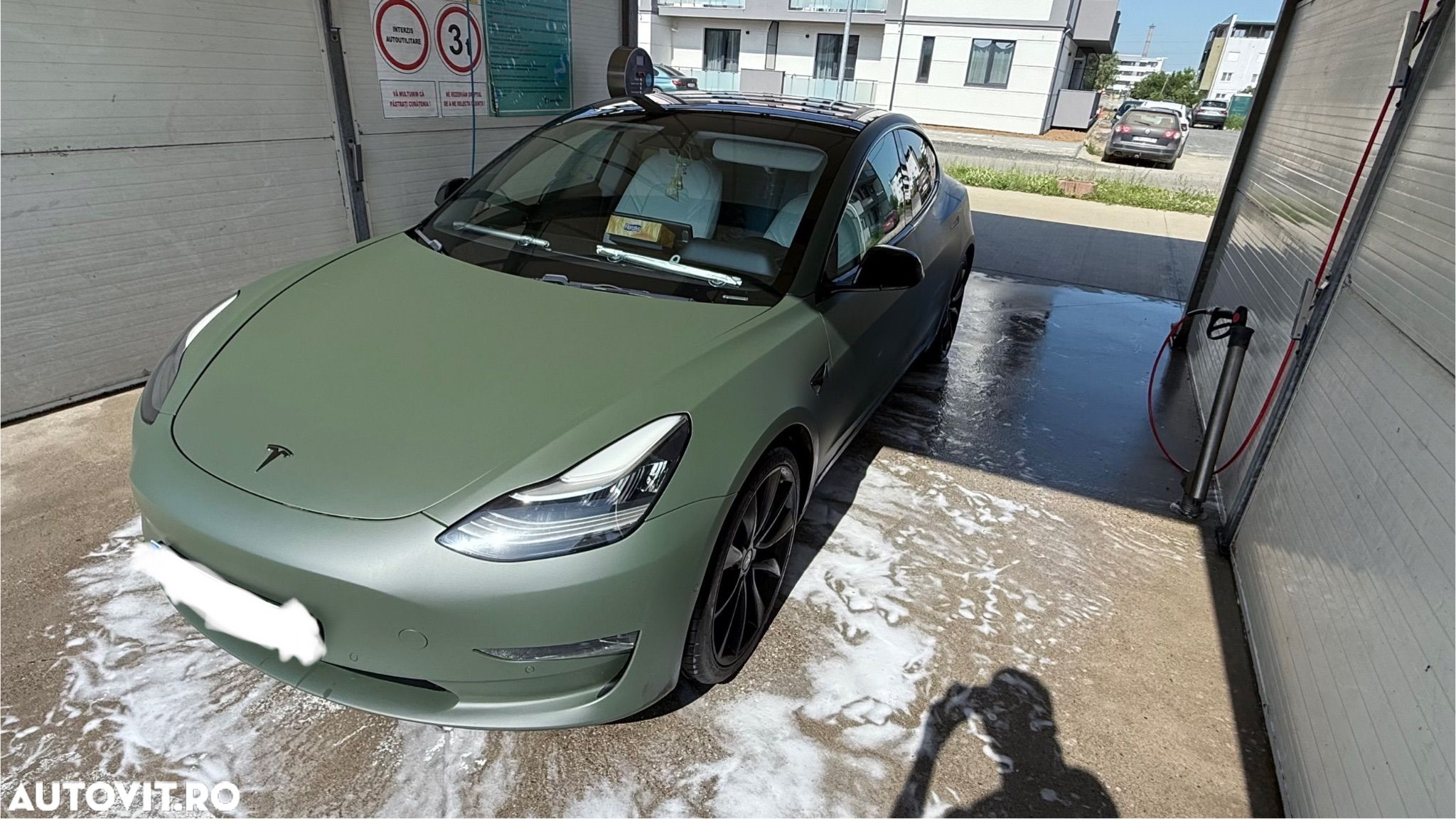 Tesla Model 3 - 1