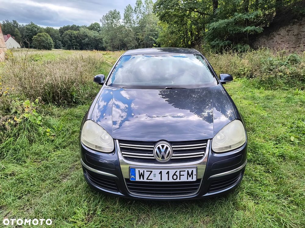 Volkswagen Jetta 1.6 FSI Trendline - 2