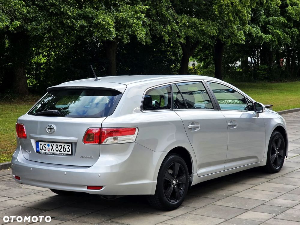 Toyota Avensis 1.8 Executive - 6