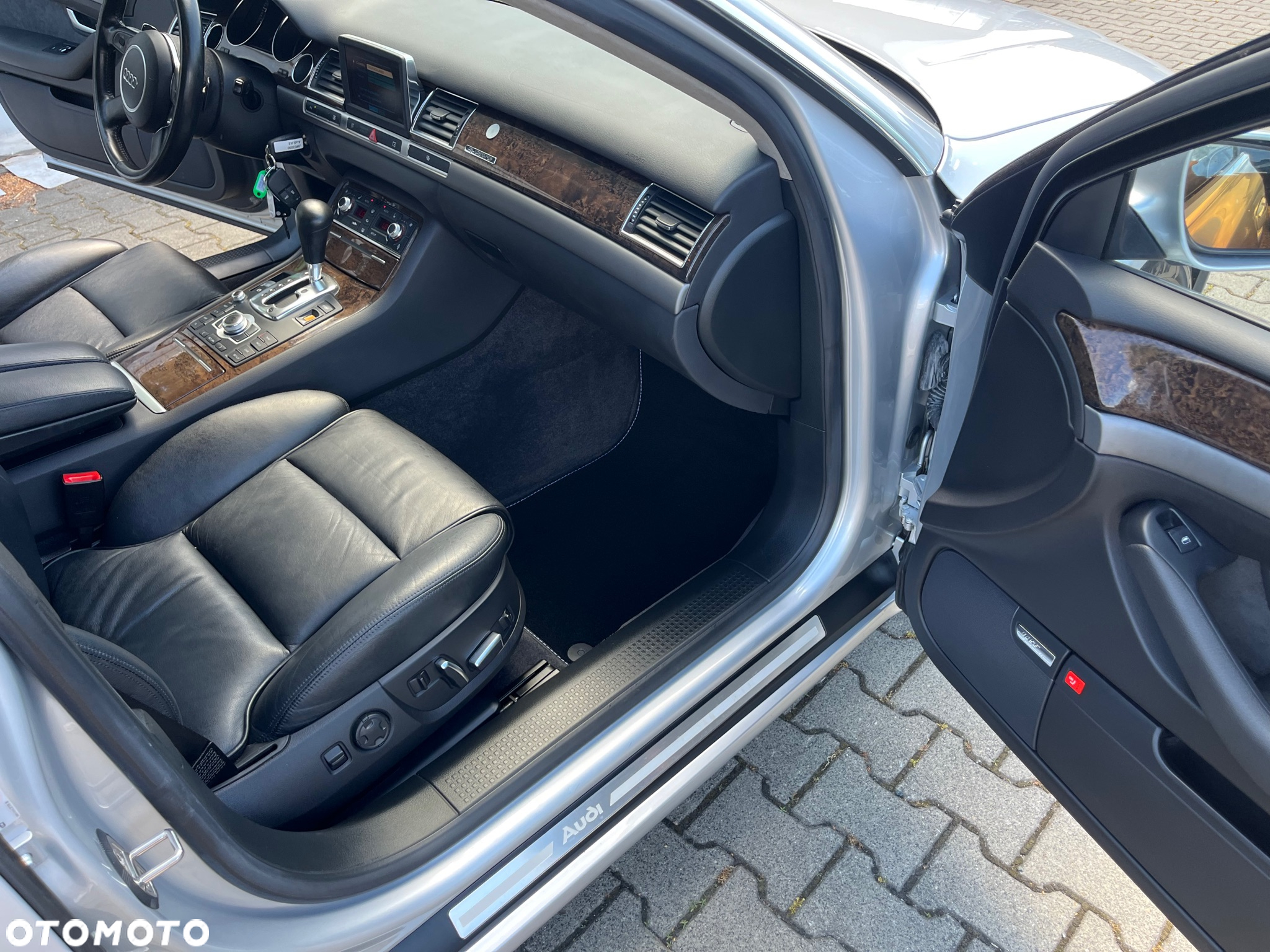Audi A8 4.2 Quattro - 6