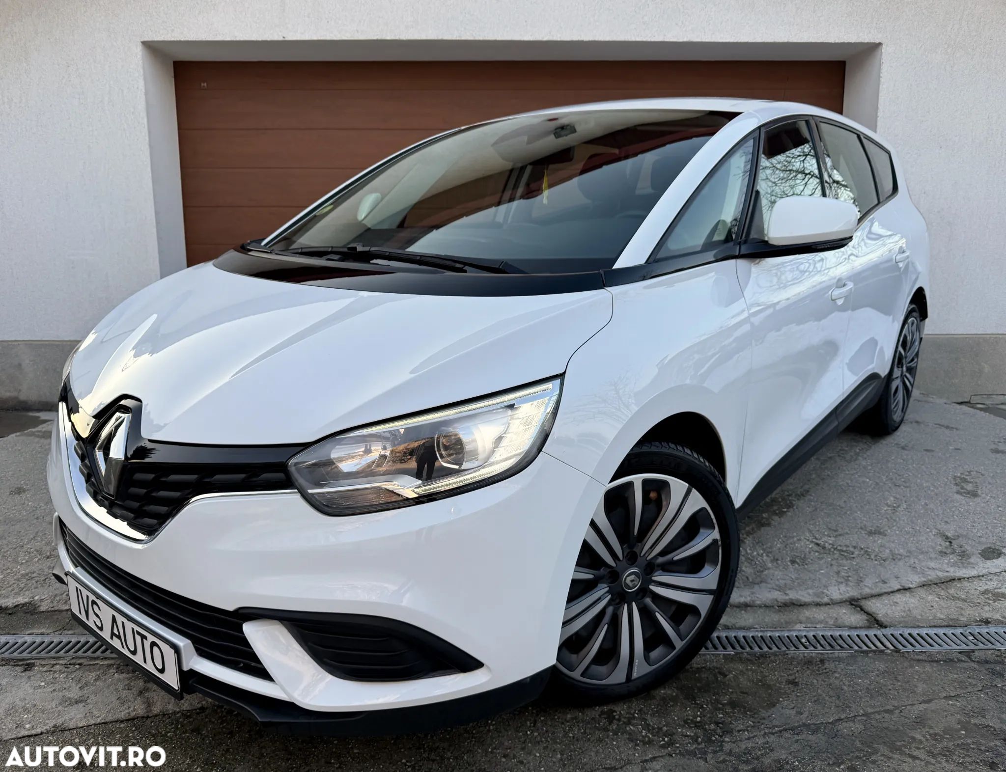 Renault Grand Scenic BLUE dCi 120 BUSINESS EDITION - 1