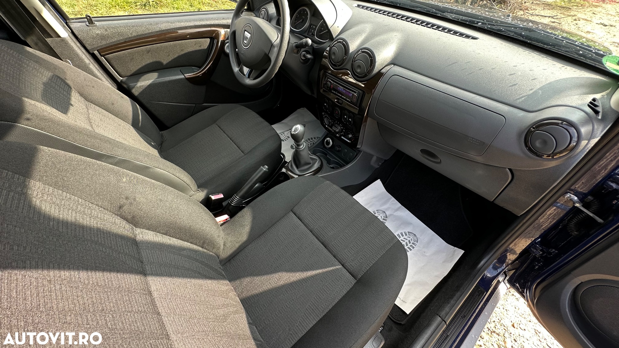 Dacia Duster 1.6 4x4 Laureate - 14